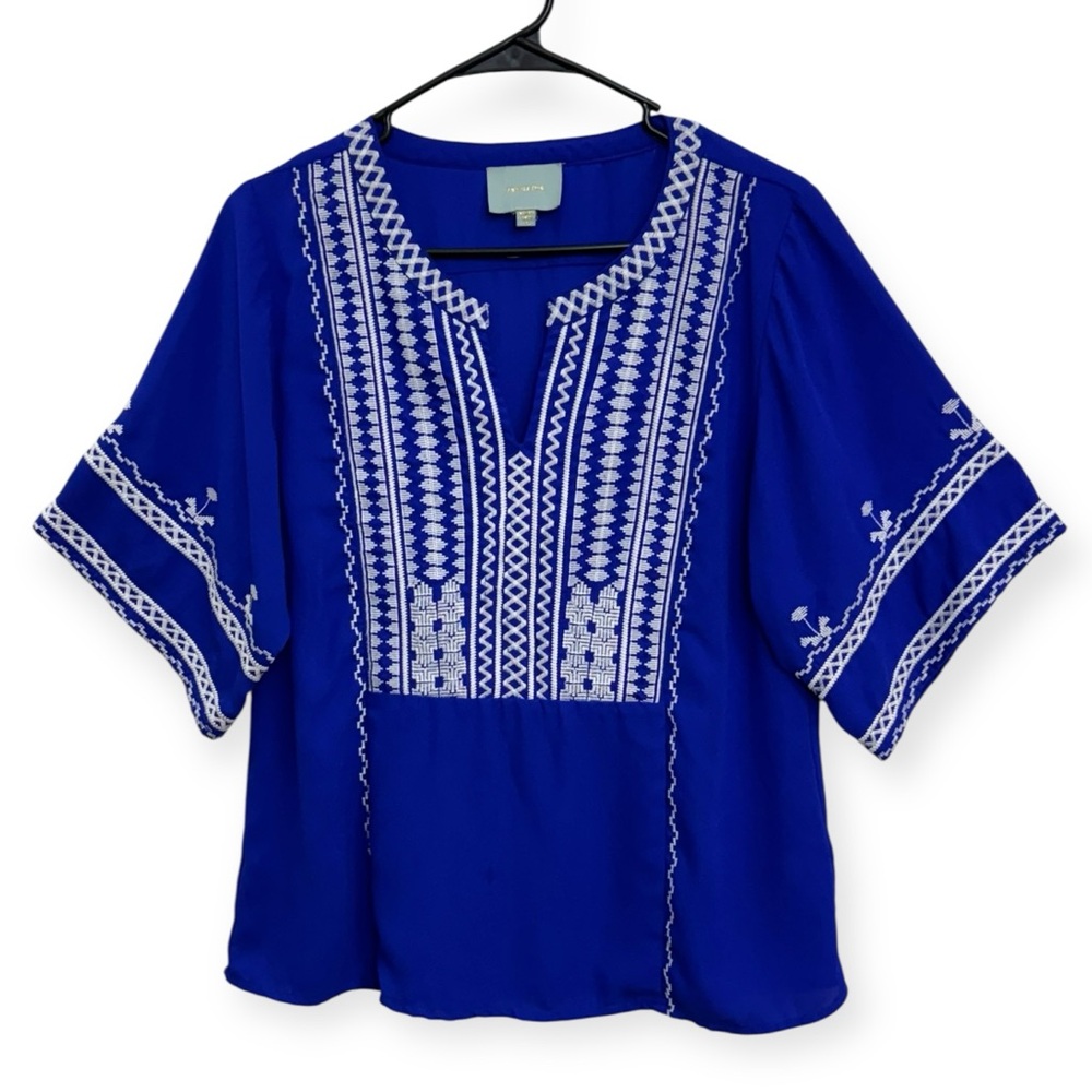 Skies Are Blue Womenโsโ Royal Top with White Embroidery Size S *288